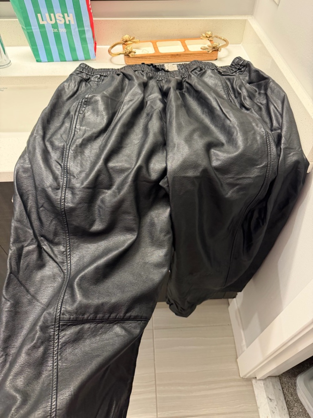 Pilcro Izzie Relaxed Barrel Leather pull on pants - Picture 3 of 4